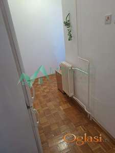 Jednosoban stan površine 34 m² u mirnom delu Novog Naselja. 