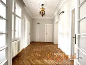 Izdaje se renoviran salonac u centru grada u poslovno/stambene svrhe, 2000€