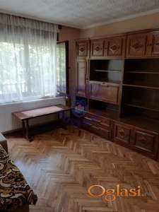 Spratna kuća u centru grada.