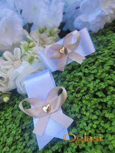 Cvetići za kićenje svatova - beli/zlatno srce