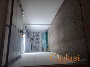 Izdajem konfornu garažu