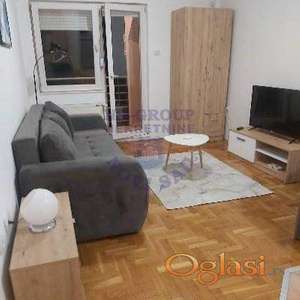 Izdaje se lepo namešten stan od 28m² u novijoj zgradi na Telepu