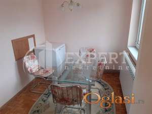 Izdaje se stan u kući u samom centru grada 99m2