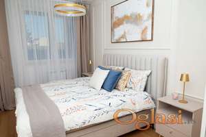 Stan na dan sa odvojenom spavacom sobom i parking mestom, Novi Sad, Centar