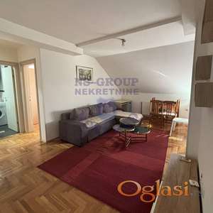 Izdaje se prostran dvosoban stan na Bulevaru, površine 48m2.