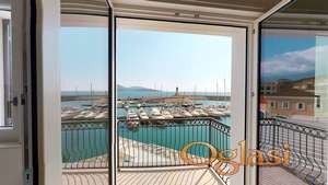 Prvi red! Jednosoban stan -- Luštica Bay Marina Village