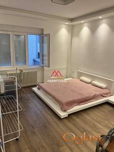Renoviran salonski jednosoban stan - 34m2 - Strogi Centar