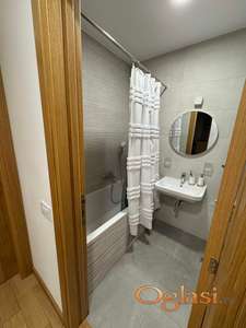 Izdaje se lux stan u centru Novog Sada