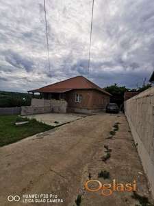 Kragujevac, naselje Petrovac - kuća 144 m2, plac 669 m2