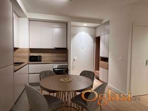 Belgrade Waterfront-ekskluzivan trosoban ,novo ,full namesten, prvo izdavanje.