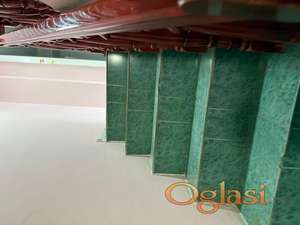 Izdaje se dvoetazni lokal sa izlogom!350 eur