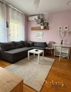  LEPO NAMEŠTEN JEDNOIPOSOBAN STAN - ROTKVARIJA