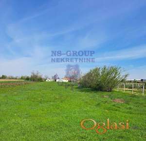 Na prodaju je plac u Begeču!