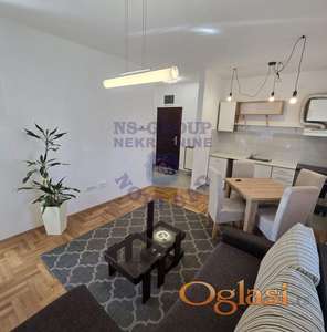 Predstavljamo vam odličan jednoiposoban stan na Novom Naselju od 37m2 koji se prodaje kompletno namešten.