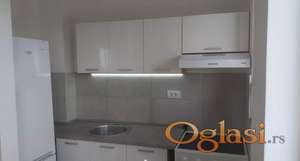 SREMSKA KAMENICA-MIŠELUK IZDAJE SE TROSOBAN DELIMIČNO OPREMLJEN STAN