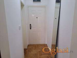 Garsonjera 24m2- Grbavica (TOP lokacija)