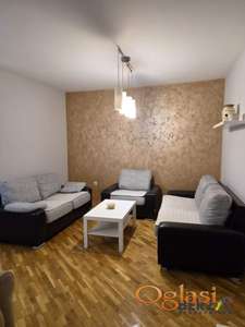 ODLIČAN, PROSTRAN TROSOBAN STAN NA SALAJCI