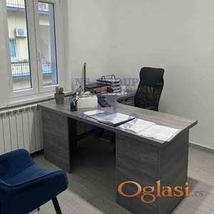 Izdaje se prazan stan u centru grada