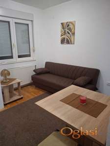 GRBAVICA USELJIVA GARSONJERA