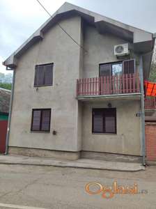 Izdaje se kompletno namešten trosoban stan od 90 m² u Sremskim Karlovcima