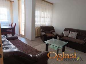  LEPO NAMEŠTEN JEDNOIPOSOBAN STAN NA LIMANU 4