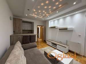 Bulevar patrijarha Pavla, 46m2, renoviran, nameštaj u ceni!