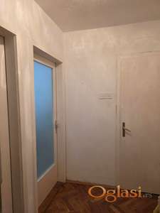 Izdajem namešten stan studentima i đacima, Novi Sad-Grbavica