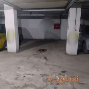 Izdaje se garažno mesto u centru grada