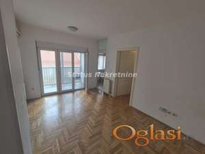 DELIMIČNO NAMEŠTEN DVOIPOSOBAN STAN 55M2 BLIZU CENTRA, RIBLJE PIAJCE, 400EU
