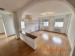 Odličan dvosoban stan na potezu Bulevara Oslobodjenja