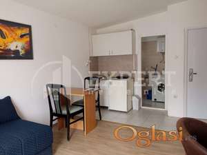 Izdaje se garsonjera u blizini pešačke zone 20m2