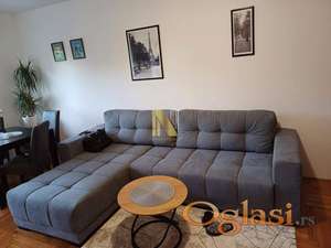 Funkcionalan jednoiposoban stan sa parkingom u dvorištu – Adamovićevo naselje