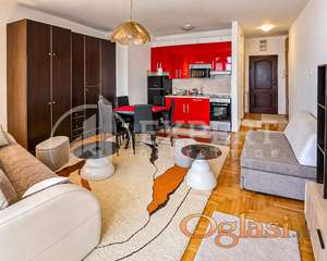 Izdaje se odlična garsonjera u Duvaništu, 38m2 sa lođom 4,5m2