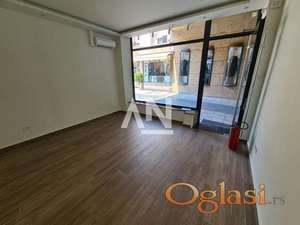 Lokal sa izlogom u Bulevaru (prolaz) 24m2 ID#56090