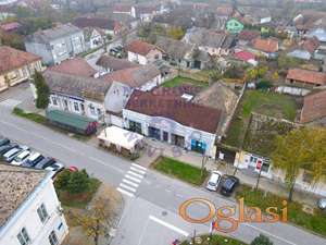 Stambeno poslovni objekat u centru Bača!