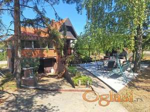 Banstol - Prelepa Vikendica Sa Bazenom