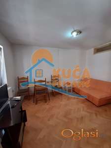 Izdaje se jednoiposoban stan u centru, kod Margera, 32m2!