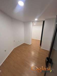  ODLIČAN ULIČNI LOKAL NA PODBARI 