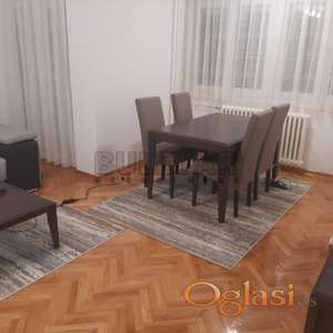 Izdaje se odličan stan u blizini Pravnog fakulteta, 54m2