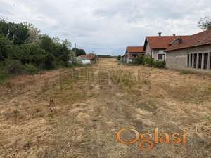 Plac  pored  glavnog  puta  u  Pejkovcu, 48 ari