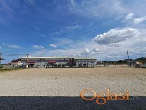 Zemljište od 30 ari sa poslovnom zgradom - hladnjačom od 1000 m2, Čačak