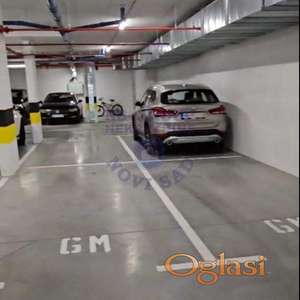 Izdaju se dva garažna parking mesta na Novoj Detelinari, smeštena u prizemlju moderne zgrade