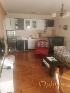 Izdajem kompletno namešten stan