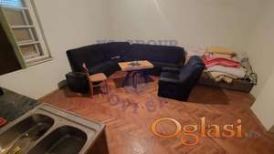 Na prodaju kuća površine 77m² na placu od 1016m² u Sirigu.