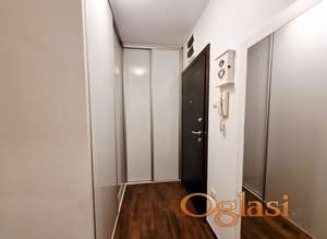 Ekskluzivna ponuda – trosoban, kompletno namešten stan 63 m² | Nova Detelinara