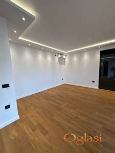 ULTRA LUKSUZAN STAN NA GRBAVICI ZA PRODAJU - VELIKA TERASA SA DJAKUZIJEM