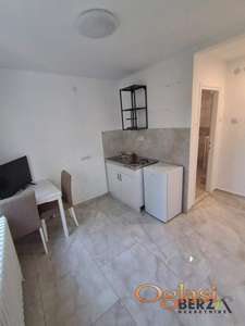 KOMPLETNO RENOVIRANA I NAMEŠTENA GARSONJERA NA FUTOŠKOM PUTU
