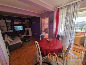 Odlična lokacija, blizina ž.stanice, autobuske stanice, marketa, banaka, pošte.