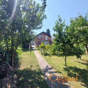 Petrovaradin, Tri stambena objekta sa 5 posebnih stanova na placu od 725 m2 - odlična investicija