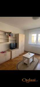 IZDAJEM LEPU,KOMPLETNO NAMEŠTENU GARSONJERU NA DUŽI PERIOD (CARA DUŠANA,NOVI SAD)